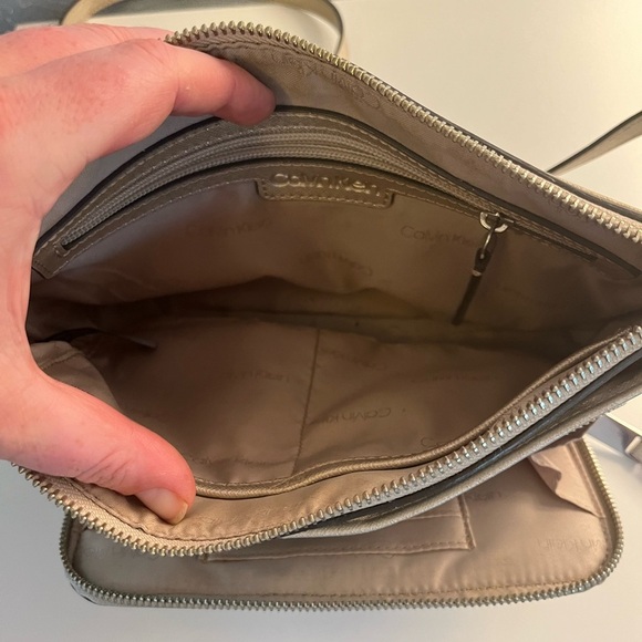 Calvin Klein Women's CrossBody Bag - Picture 12 of 16